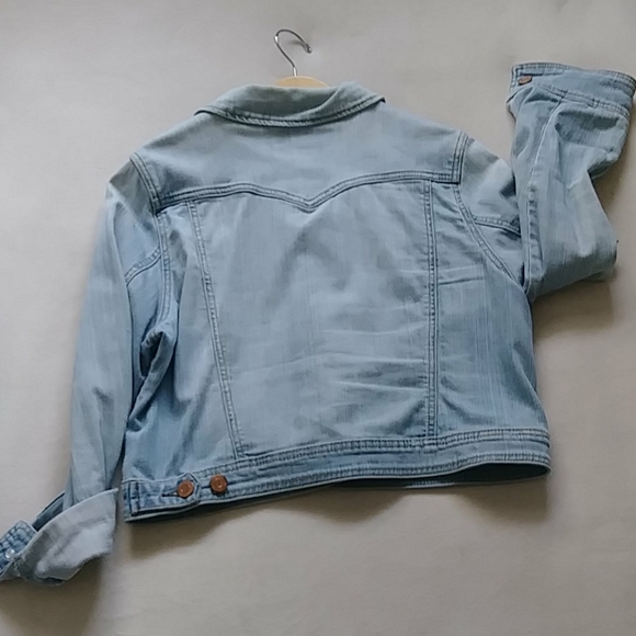 Light Wash Strech Denim Jacket - Picture 8 of 13